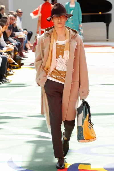 Look 18